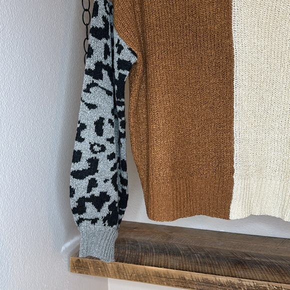 Charcoal Animal Print V-Neck Colorblock Knit Sweater, wore once, size L - Picture 5 of 15